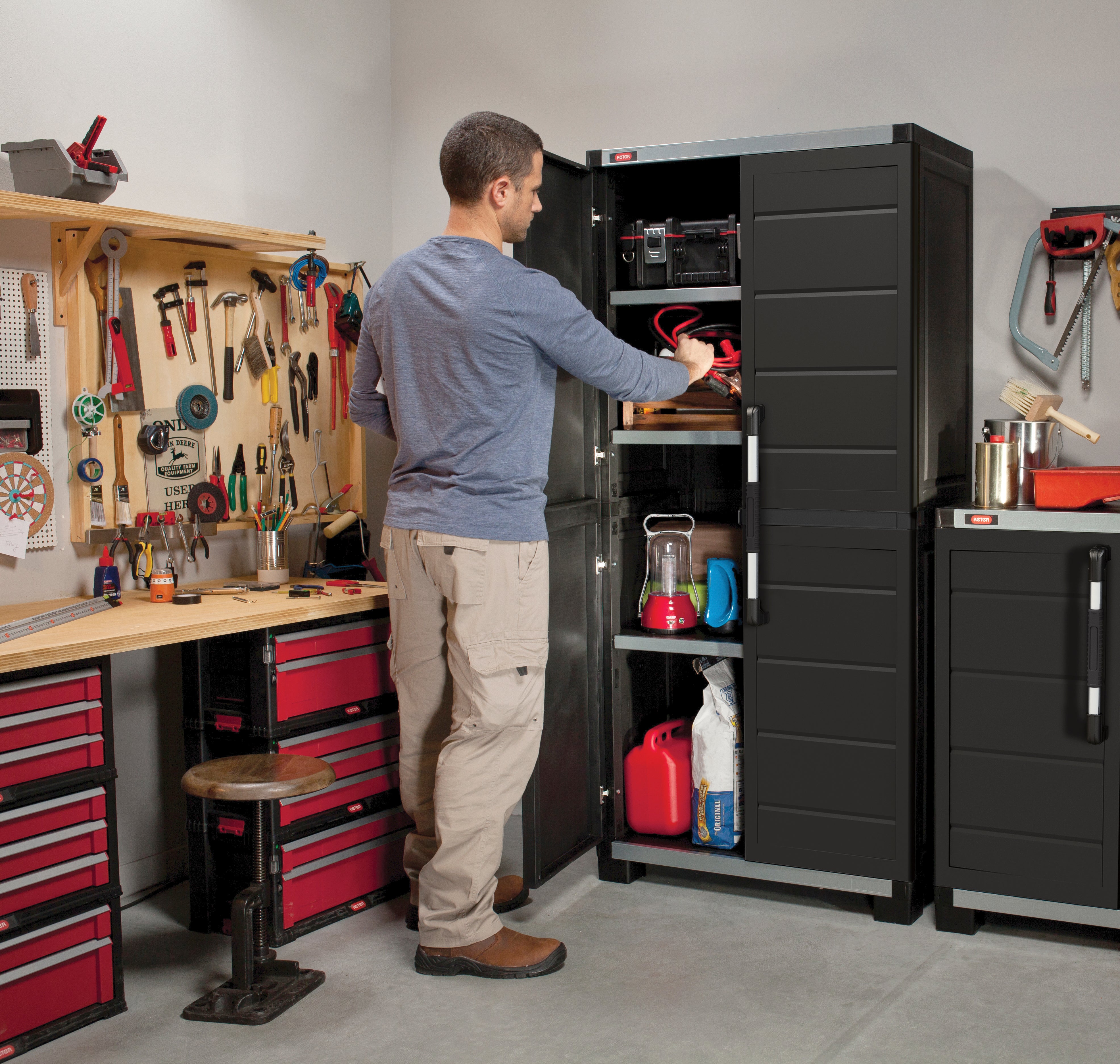 Keter xl deals garage tall cabinet